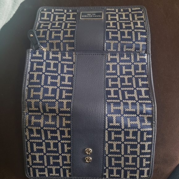Tommy Hilfiger Logo Wallet - Picture 6 of 8